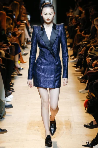 Look 32